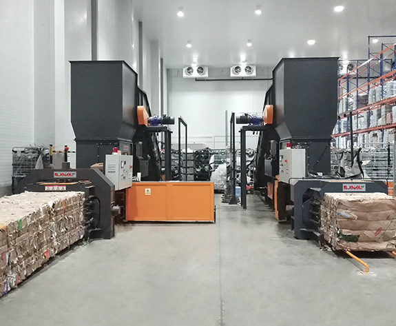 Automatiseret bortskaffelsesløsning for affaldsemballage i Ruslands førende supermarkedslogistikcenter