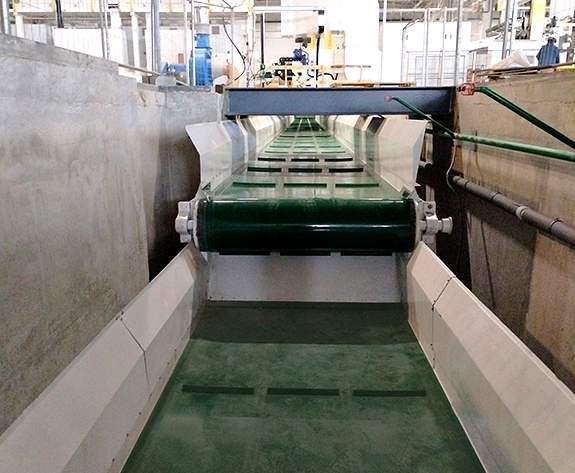 Støvfrit affaldsudledningssystem i fuld proces til en avanceret russisk kartonfabrik